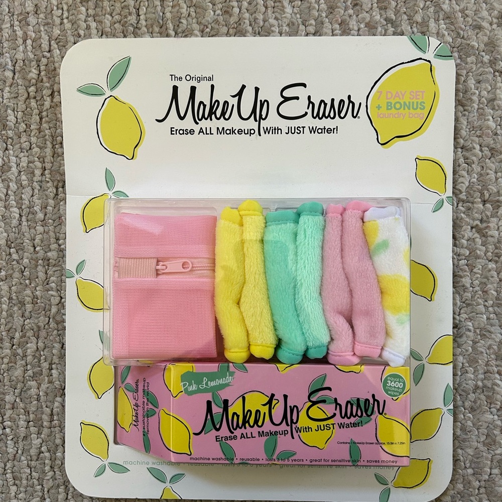 New Makeup Eraser - 7 day set + 1 makeup eraser+ Laundry bag